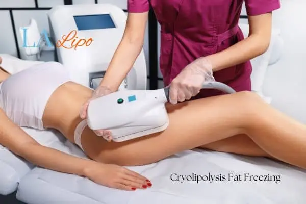 Woman receiving coolsculpting Grimsby treatment on her thighs